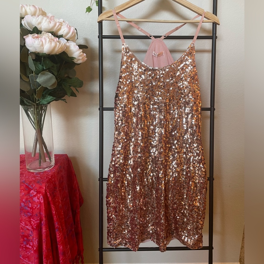 ⭐️🏷️NWT Maner pink/rose gold sequins party dress ⭐️